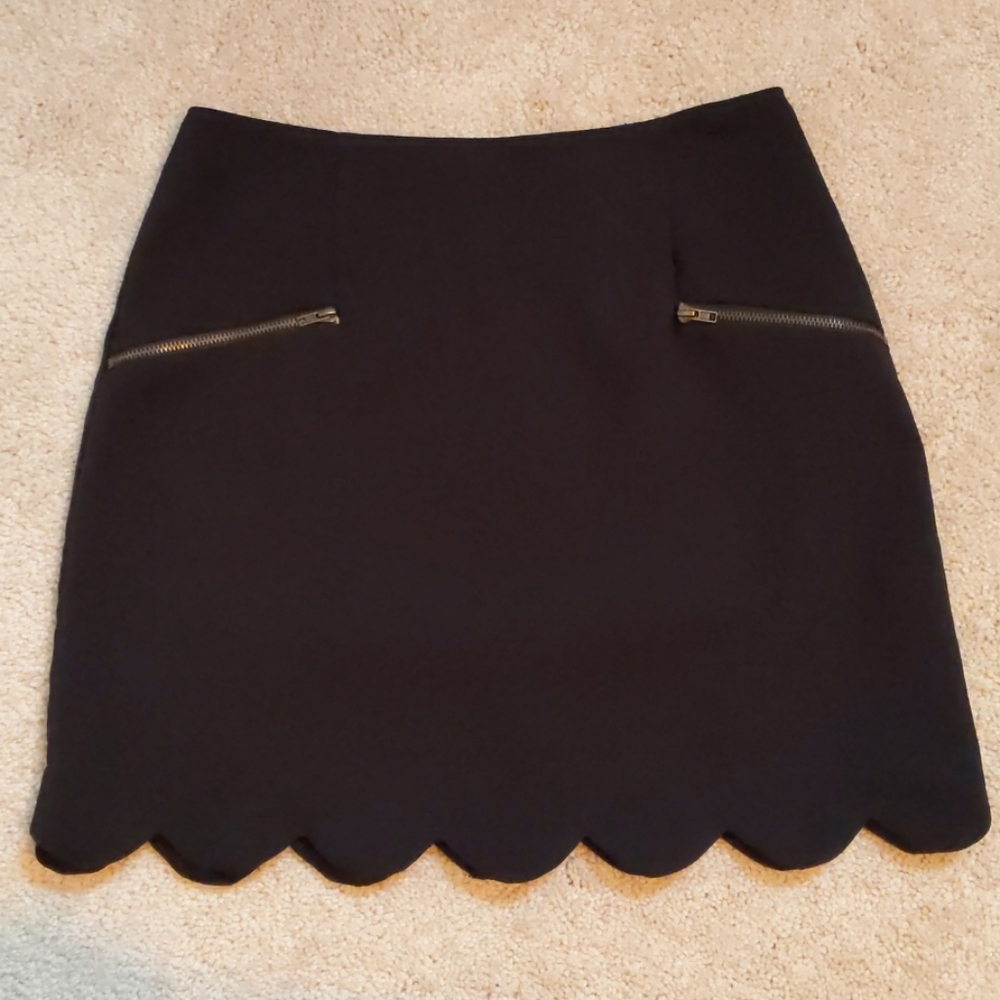 Monteau Black Scalloped Skirt Size Small